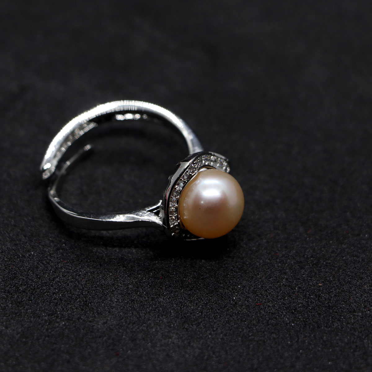 Pearl benefit - Benefits of wearing pearl according to Vedic astrology
